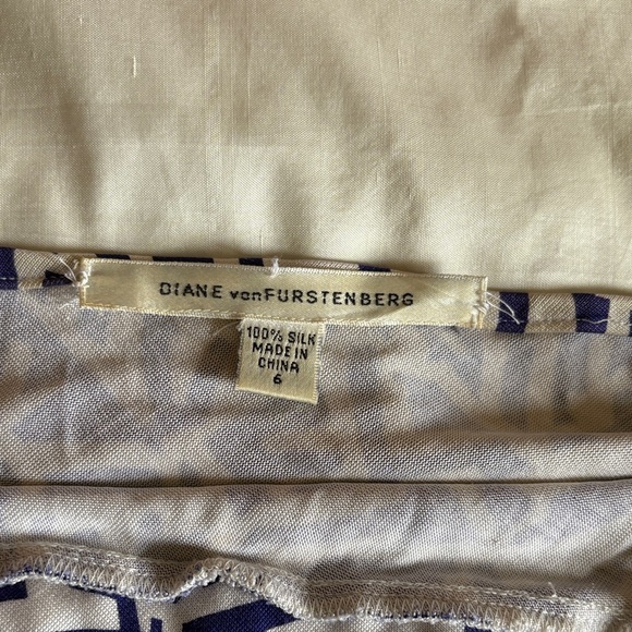 Abstract Blue and Off White Dress - Picture 5 of 8